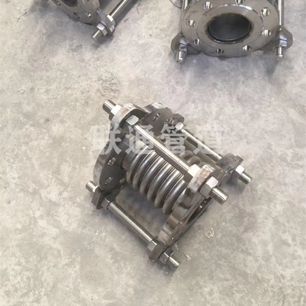 �������y���a����